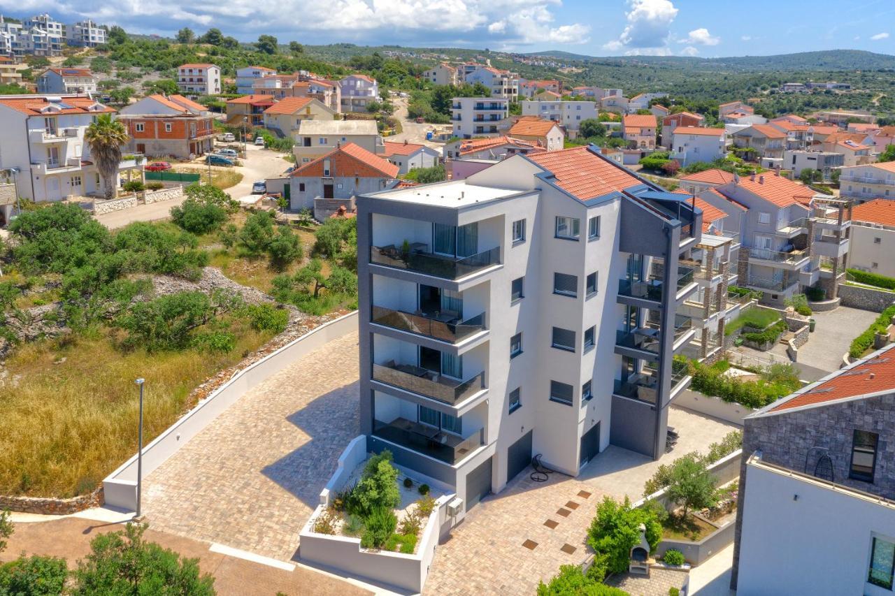 Residence Franc Примоштен Екстер'єр фото